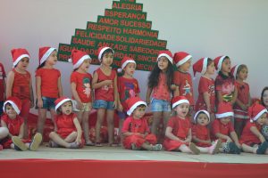 Alunos da creche se apresentaram para o público presente - Foto: Lucas Santos / Giro do Vale