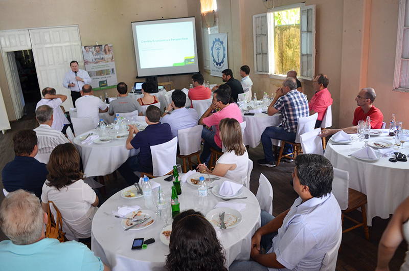 Associados acompanharam mais uma palestra-almoço promovida pela Aciab. (Foto: Juliano Beppler da Silva / Giro do Vale)