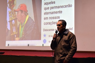 No telão a homenagem a Paulo Link, durante a fala do presidente Eloar Vieira. (Foto: Juliano Beppler / Giro do Vale)