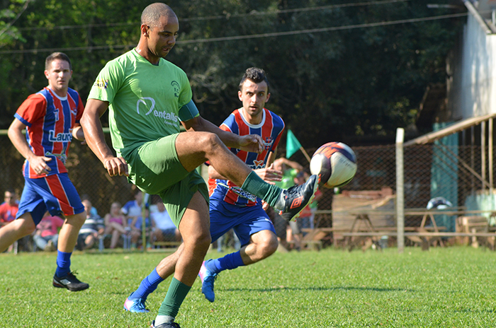 Partida foi equilibrada, mas Rudibar chegou aos três pontos com vitória simples sobre o Aimoré. (Foto: Juliano Beppler / Giro do Vale)